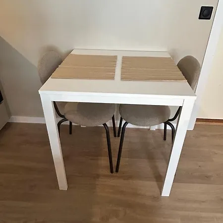 Moderne Og Sentral Ved Sjoen Apartment